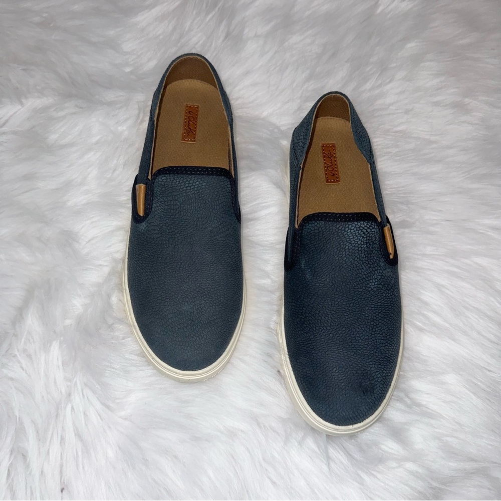 OluKai Women’s Pehuea Leather Lava Rock Slip-On Shoes. NWT.